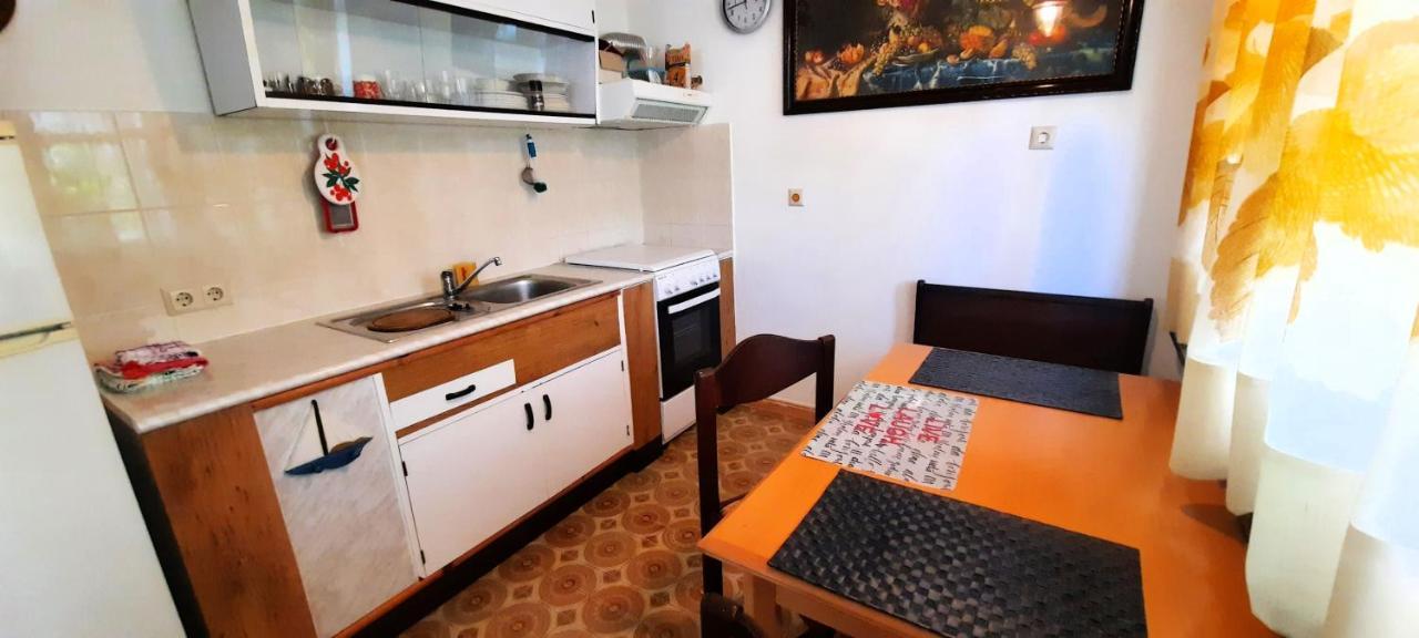 apartmani Iskra Krk Town Bagian luar foto