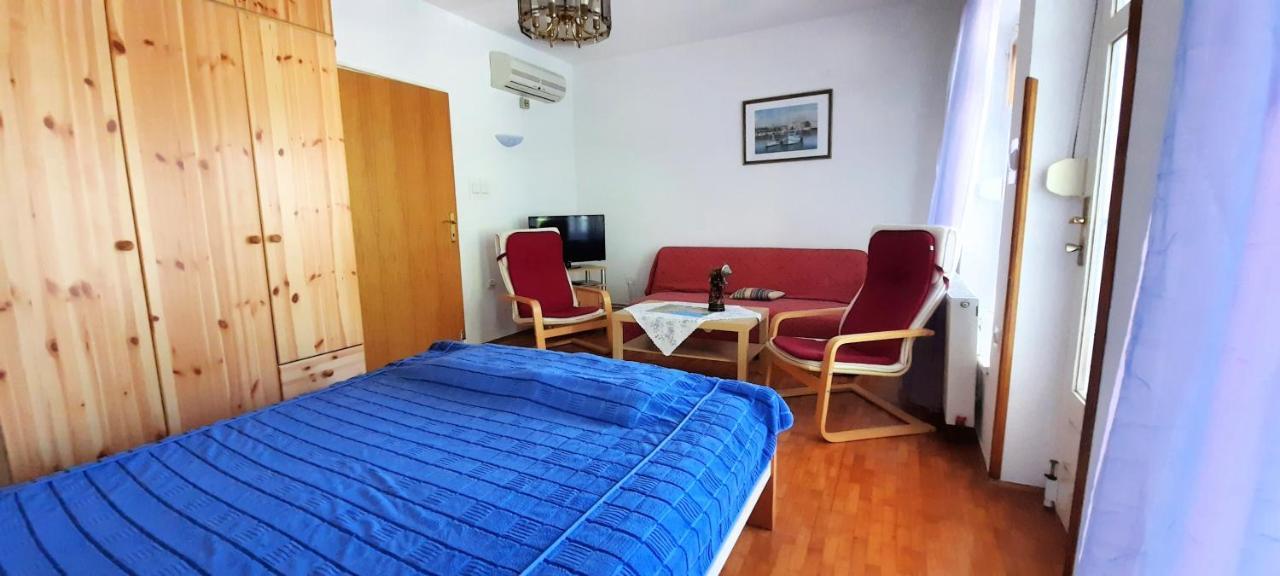 apartmani Iskra Krk Town Bagian luar foto