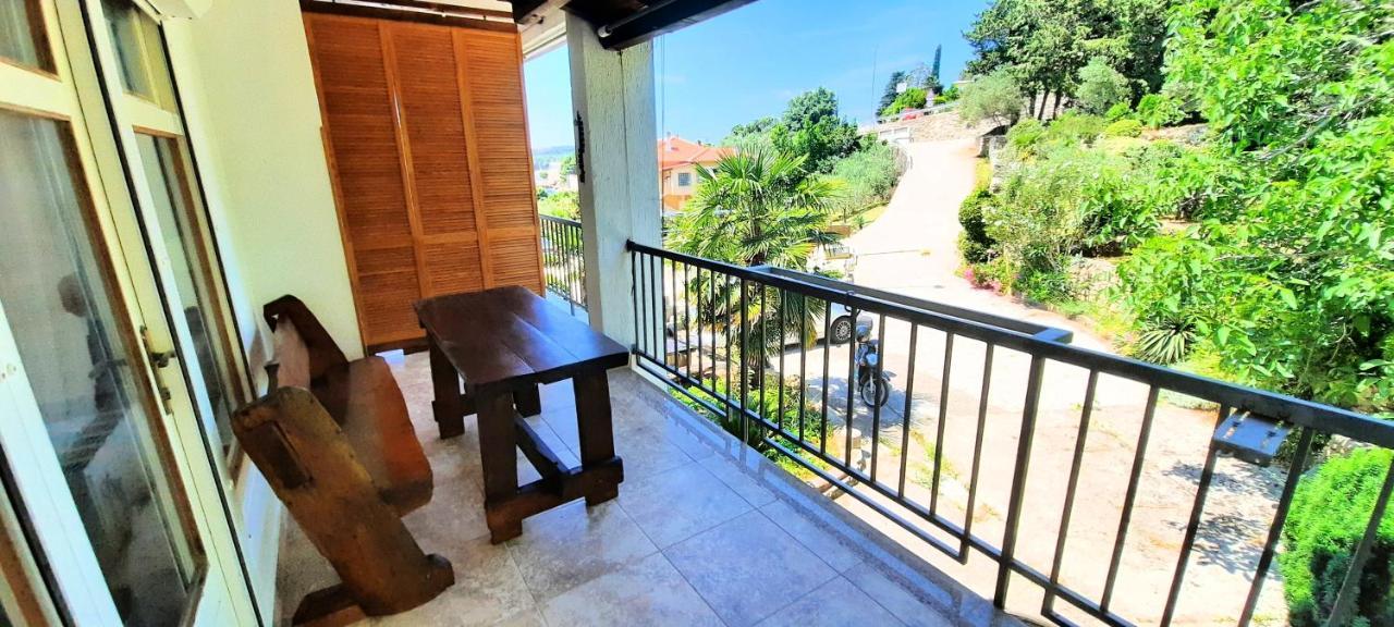 apartmani Iskra Krk Town Bagian luar foto
