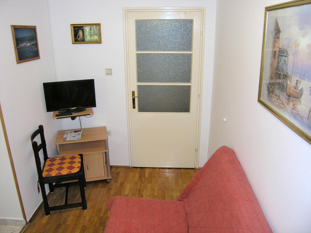 apartmani Iskra Krk Town Bagian luar foto
